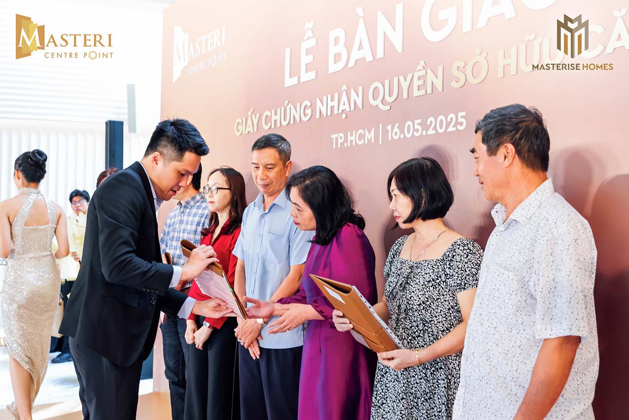 lễ bàn giao sổ hồng căn hộ masteri centre point