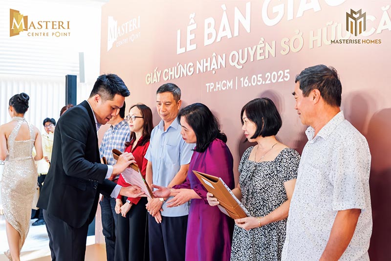 lễ bàn giao sổ hồng cho cư dân masteri centre point